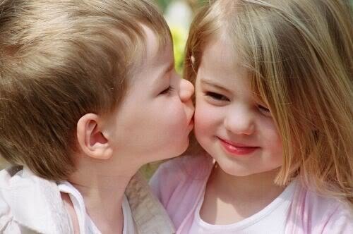 Счастье — как поцелуй: чтобы насладиться им, его нужно с кем-то разделить. (Бернард Мелцер)