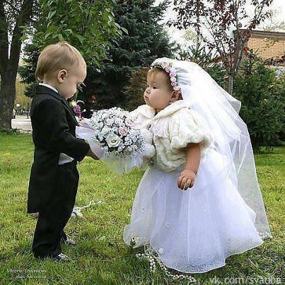 Маленькие жених и невеста)