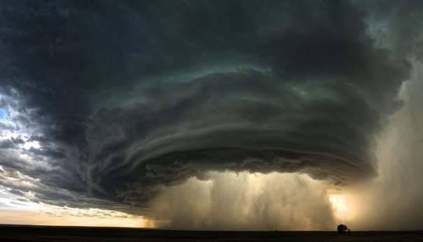 Огромный торнадо, штат Монтана, США