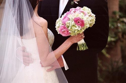 Если ты хочешь выйти замуж за умного, красивого и богатого, придется выходить замуж три раза.