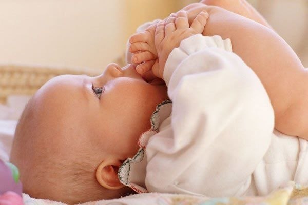 Люблю когда чихают или зевают новорожденные малыши...они так смешно это делают, с видом, что они сделали что то мего важное)))