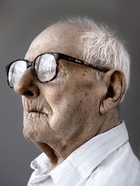 Немецкий фотограф Карстен Тормелен фотографирует людей, достигших столетнего юбилея. Посмотрите в их счастливые глаза