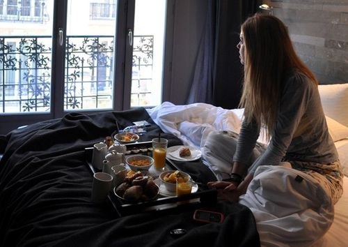 Хочу будильник, который по утрам целует и приносит кофе в постель.