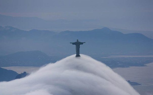 Туман на горе Корковадо, Рио-де-Жанейро, Бразилия
