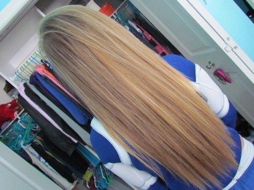 Если у девочки длинные волосы, то она уже красивая.
