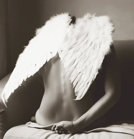 Он только тогда поймёт, что она - ангел, когда она уйдёт и повернётся к нему спиной.