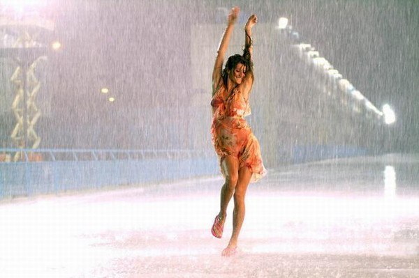 Жизнь не для того, чтобы ждать пока стихнет буря. Она для того, чтобы учиться танцевать под дождем.